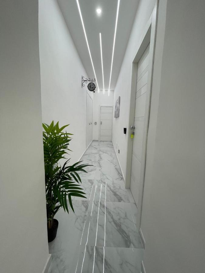 Ludben House * Napels