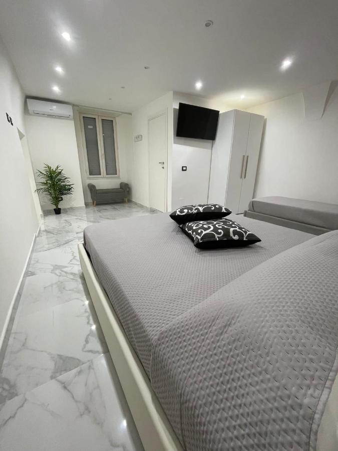 Ludben House * Napels